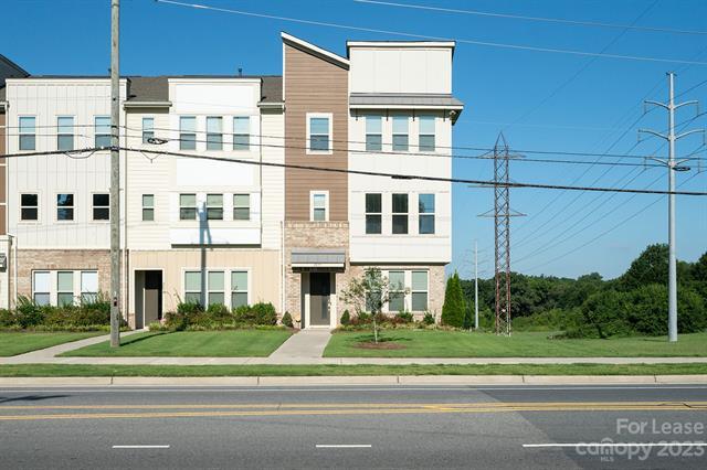 Building Photo - 2635 Statesville Ave