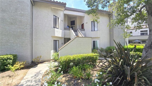 Foto del edificio - 24 Town and Country Rd