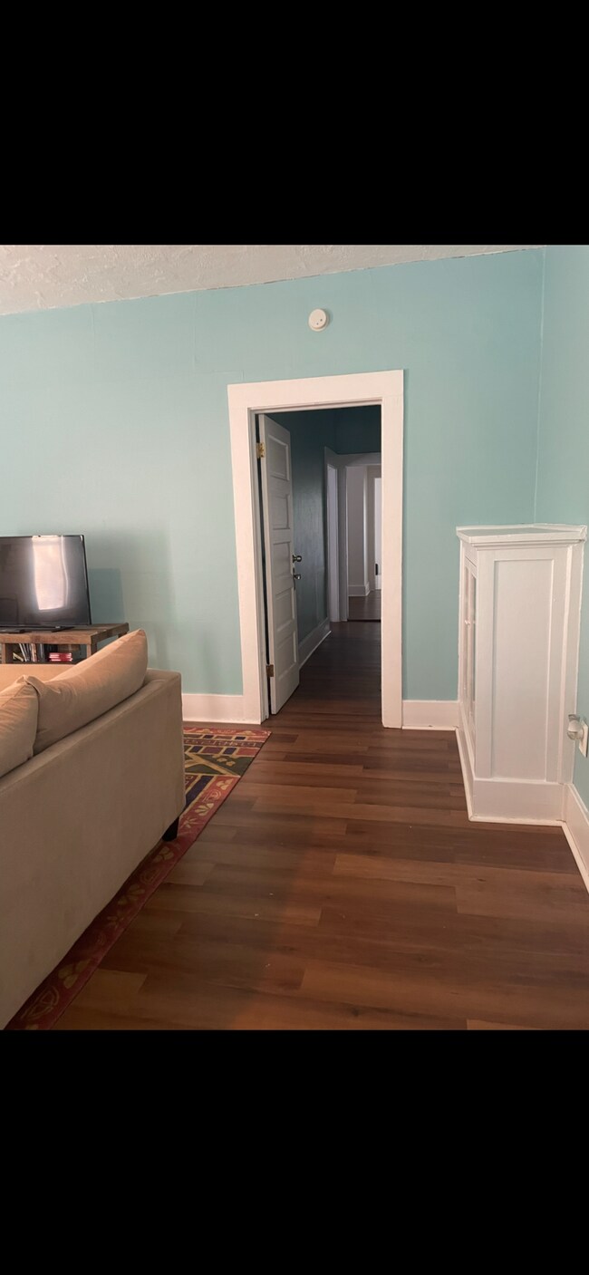 Living space - 2103 W Watrous Ave