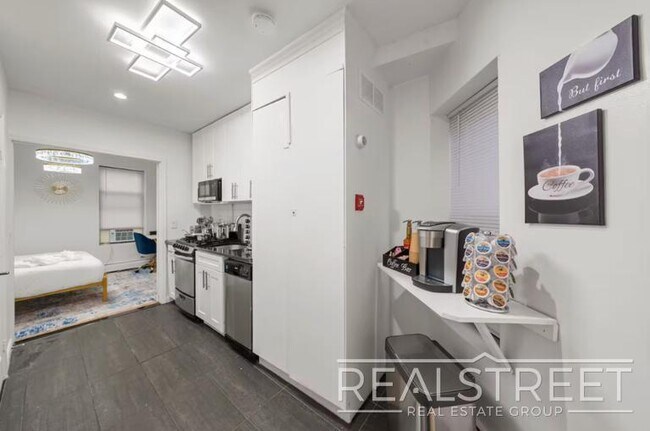 Foto del edificio - Modern 1BR/1BA in Prime Lower Manhattan | Fast Access to Midtown & Google HQ