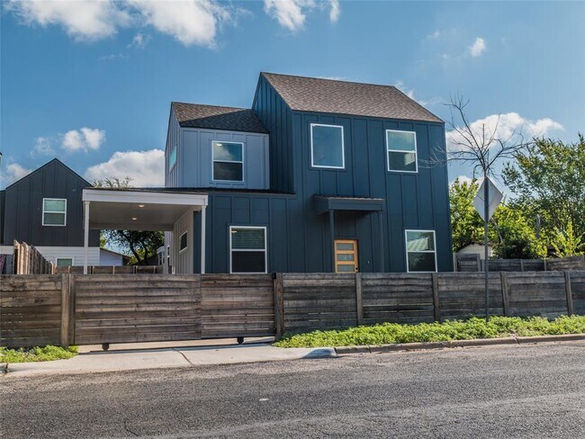 Foto del edificio - 1004 Wheatley Ave