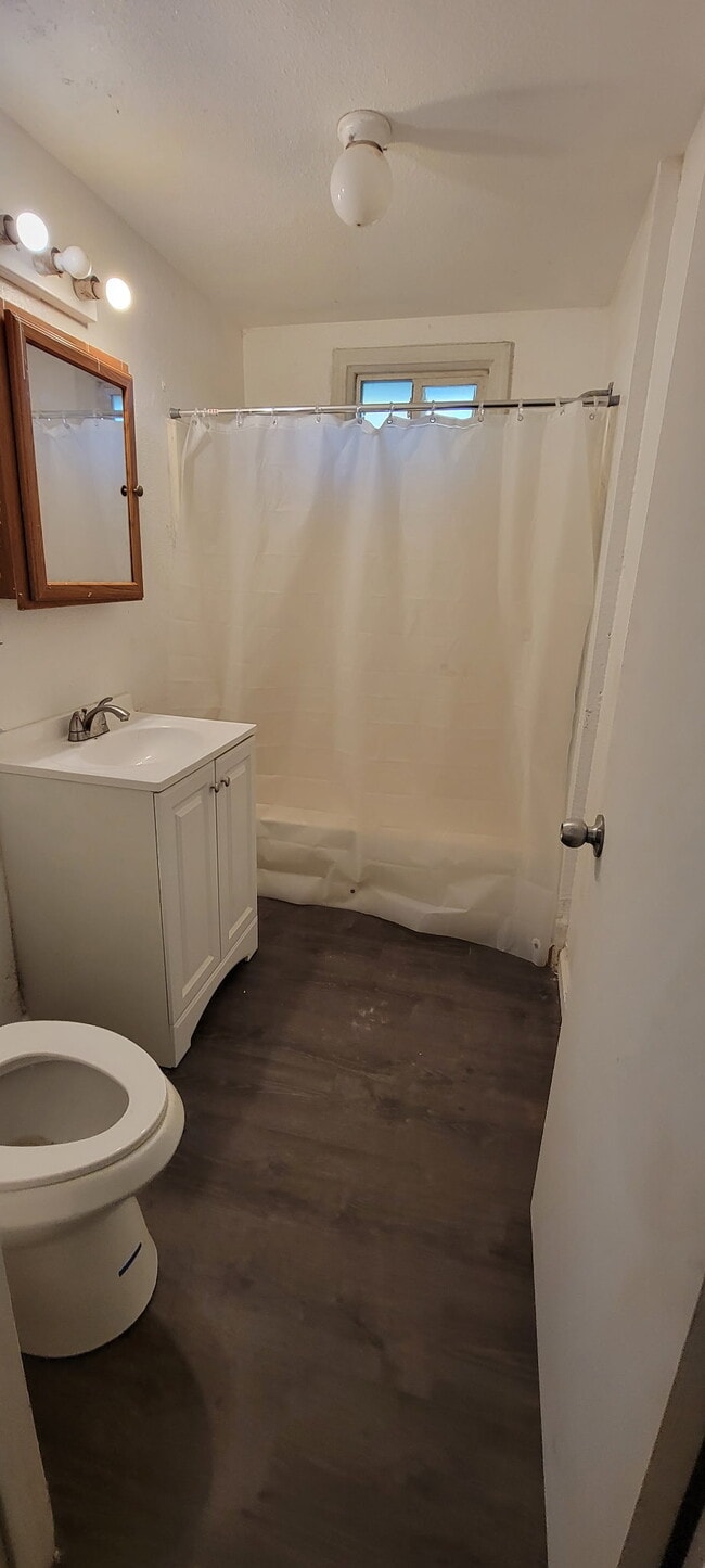 Building Photo - 751 Yosemite Pky