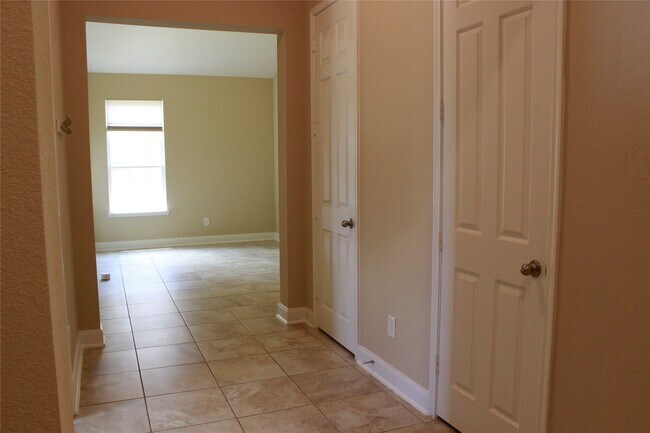 Foto del edificio - 8727 Stoney Brook Ln