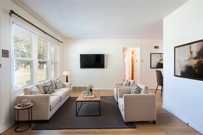 Building Photo - 4464 Mohegan Dr