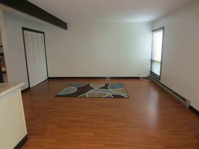 Building Photo - 1 Country Squire Dr