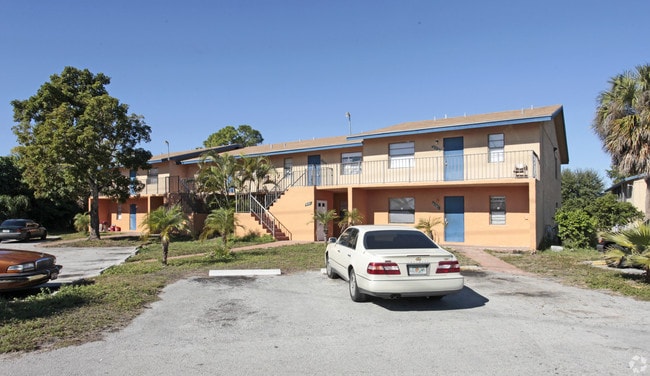 Foto del edificio - Lake Arjaro Apartments