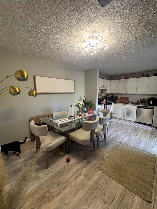 Foto del edificio - 1544 Forest Lakes Cir