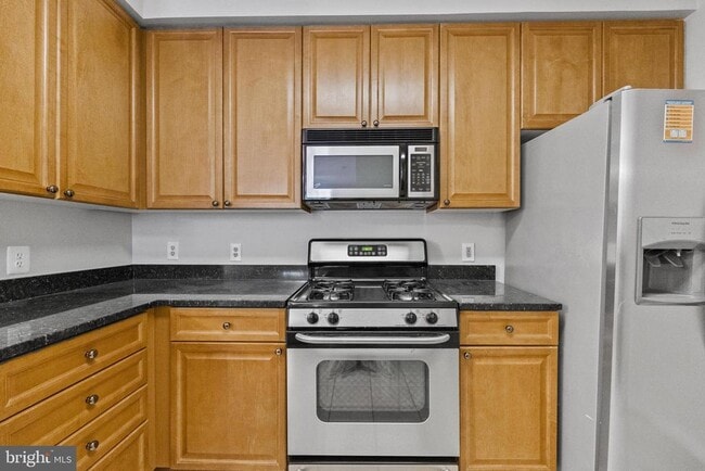Building Photo - 801 S Greenbrier St