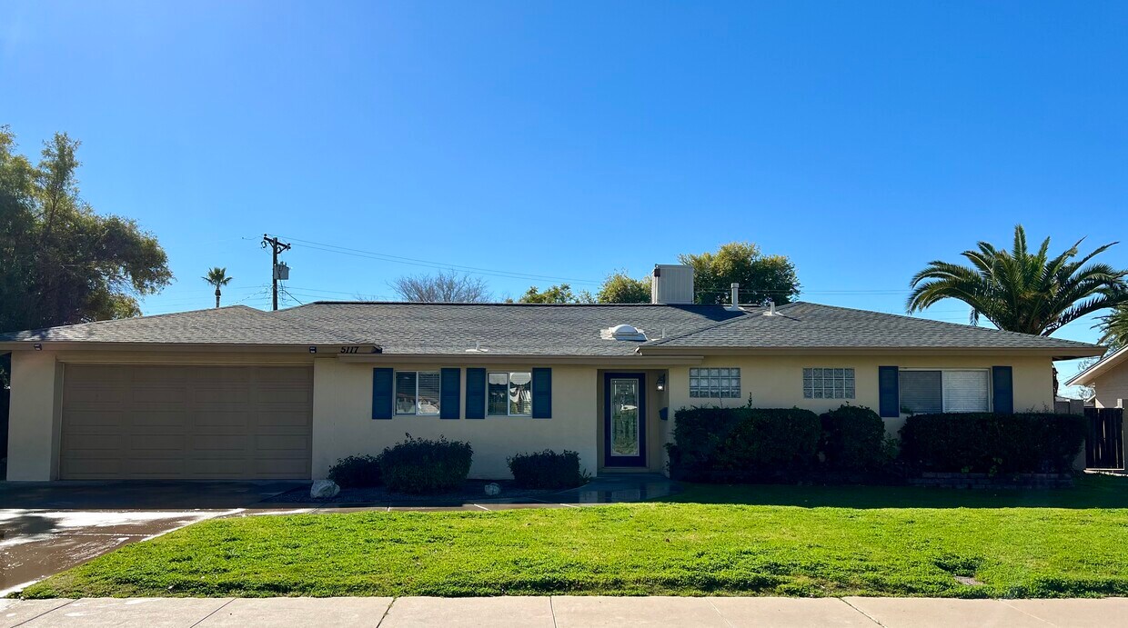 Primary Photo - 5117 E Avalon Dr