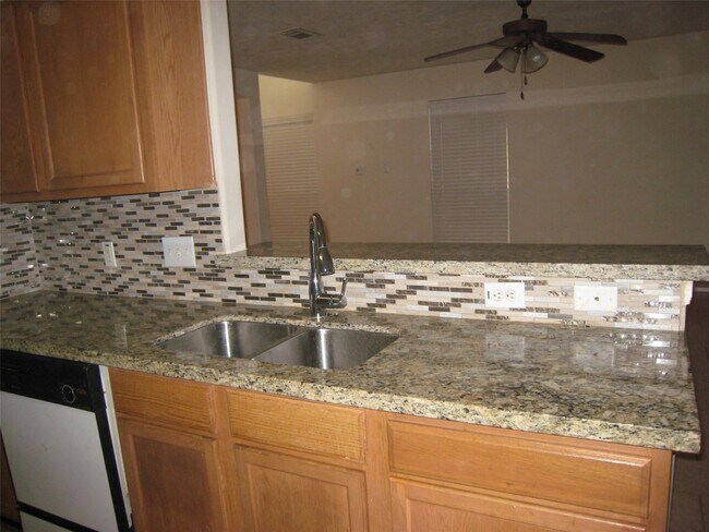 Foto del edificio - 7822 Winding Creek View