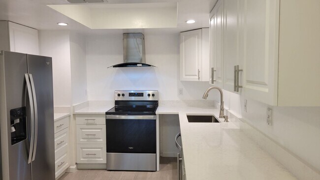 Foto del edificio - Annual unfurnished nicely renovated 2/2 villa near the Ringling Museum