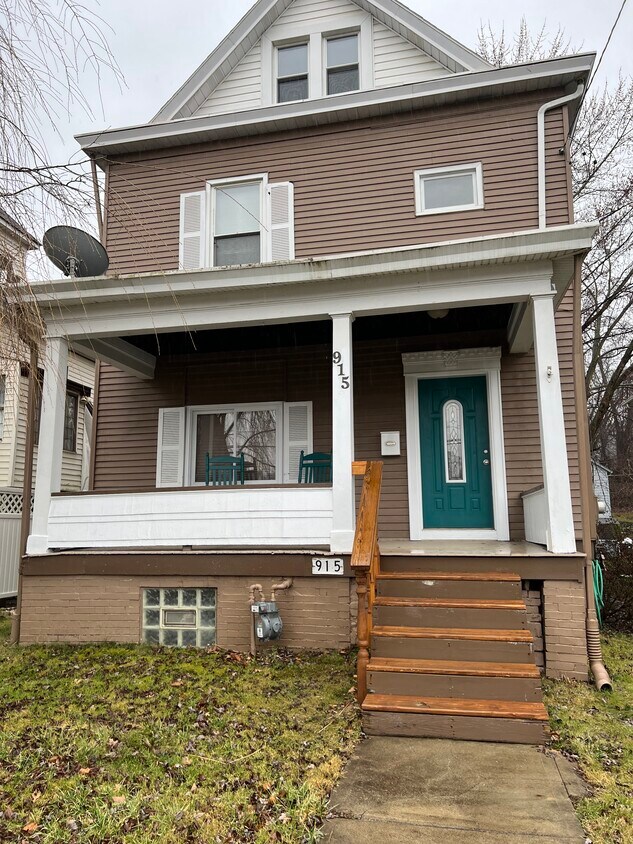915 Market St, Beaver, PA 15009 House for Rent in Beaver, PA