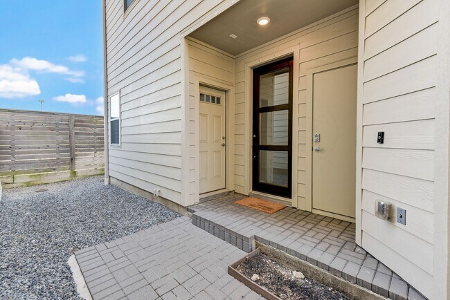 Foto del edificio - Stunning home in gated community of EaDo Edge