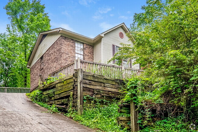 Building Photo - 1049 Shelane Cir