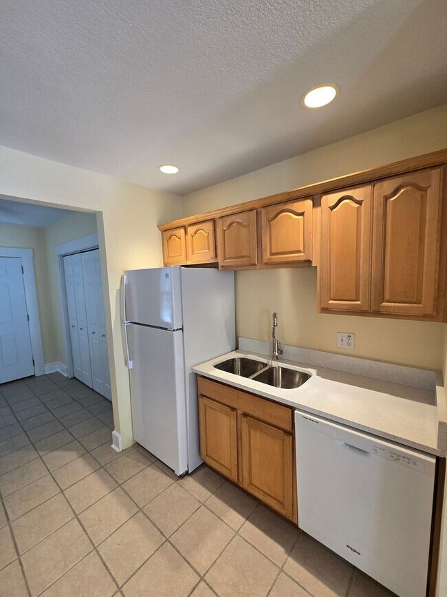 Building Photo - 2/2 DOWNTOWN ORLANDO HOME FOR RENT