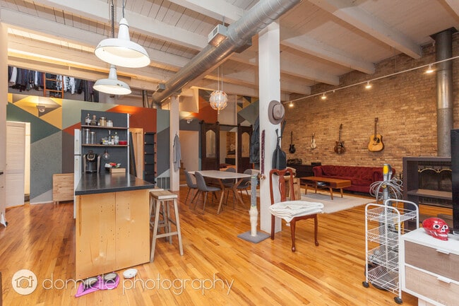Building Photo - 3312 N Ravenswood Ave