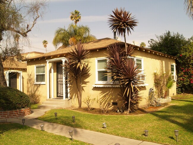 Foto del edificio - 1527 Meadowbrook Ave