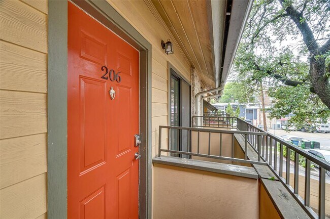 Building Photo - 2714 Nueces St
