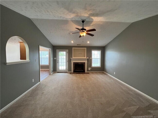 Building Photo - 121 Middle Ct