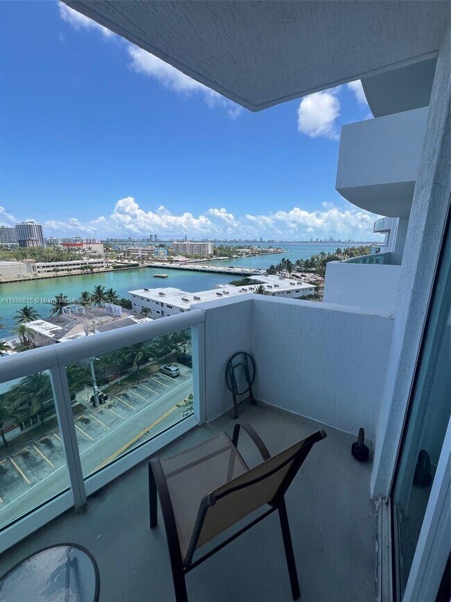 Building Photo - 7910 Harbor Island Dr