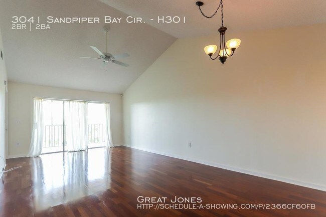 Building Photo - NAPLES BEST KEPT SECRET 2/2CONDO!!!