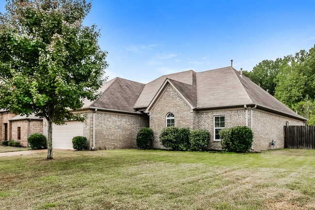 Building Photo - 5009 Forest Oasis Ln