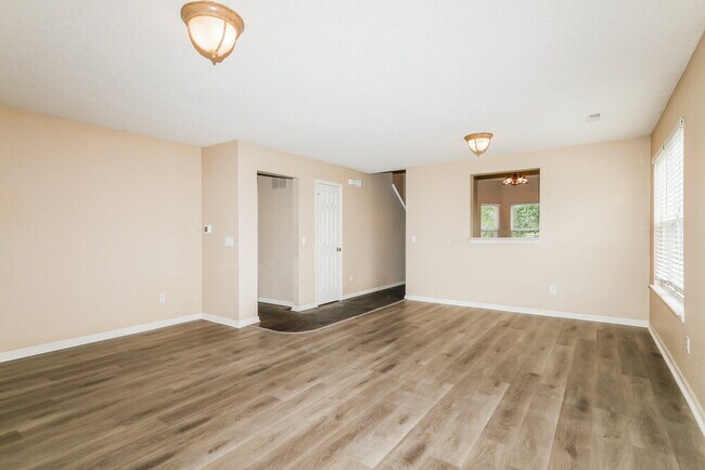 Foto del edificio - 720 Treyburn Lakes Way