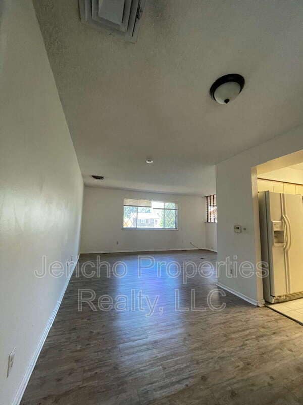 Building Photo - 1180 S Kline Way