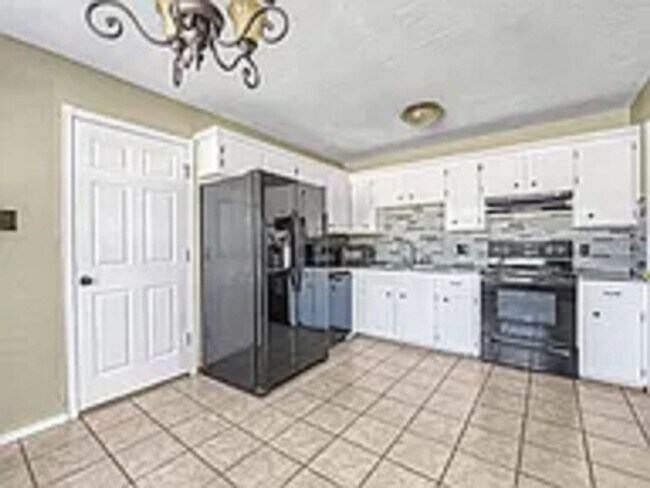 Building Photo - 4104 SW Rolling Hills Dr