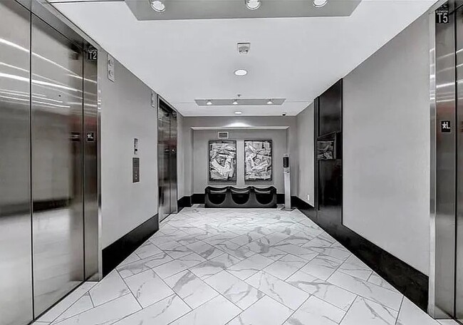 Building Photo - 400 W Peachtree St NW