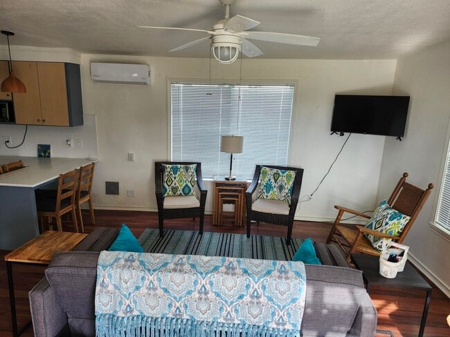 Foto del edificio - 4215 Hardin Dr