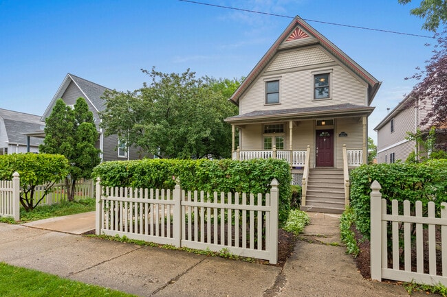 Building Photo - 4317 N Kenneth Ave