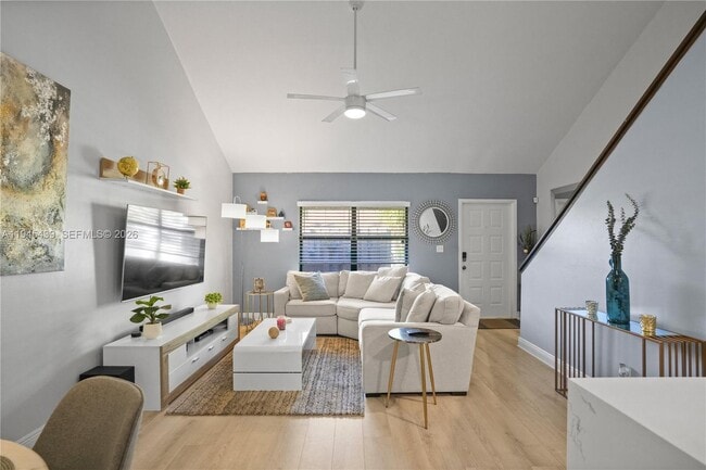 Foto del edificio - 4880 SW 64th Ave