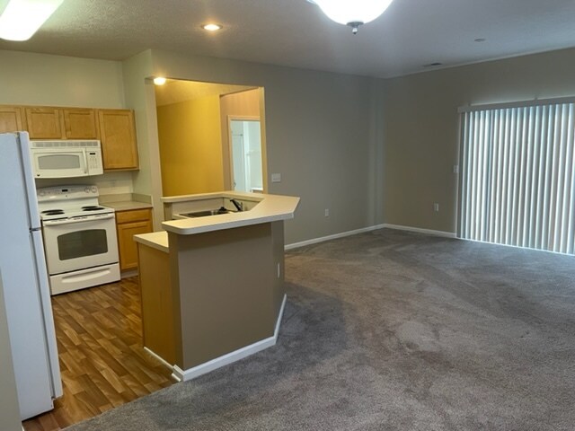 Foto del edificio - 850 Hidden Ridge Ct