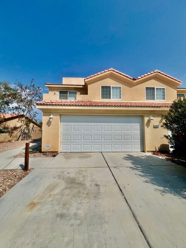 Primary Photo - AVAILABLE NOW !! 3 Bedroom 2.5 Bathroom Du...