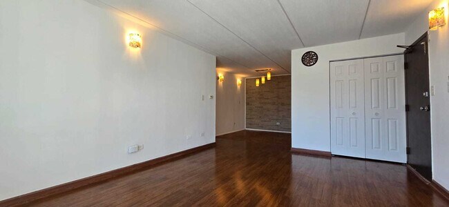 Foto del edificio - 271 Shorewood Dr