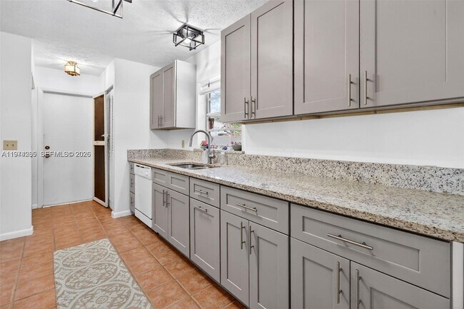 Building Photo - 1261 SE Mendavia Ave