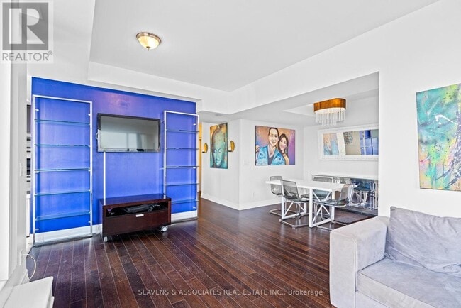Building Photo - 500-500 St Clair Ave W