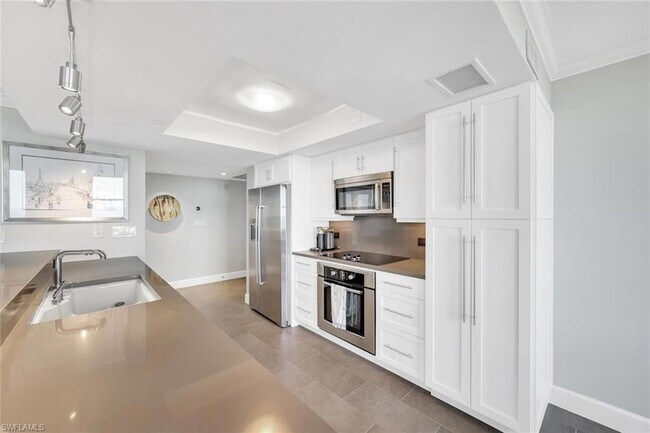 Foto del edificio - 6585 Nicholas Blvd