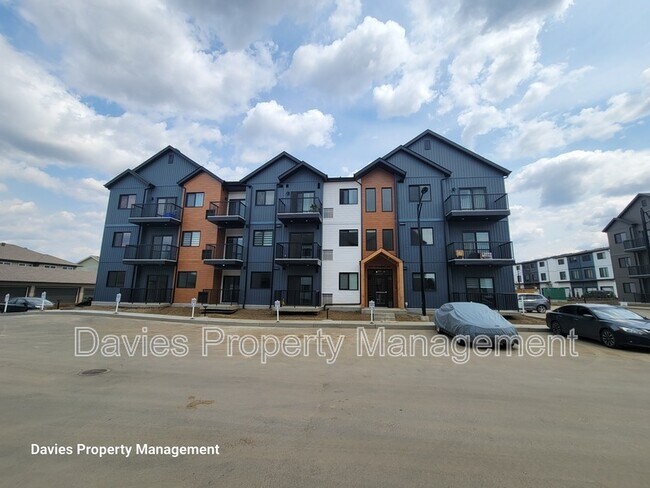 Building Photo - 9219-9228 228 St NW