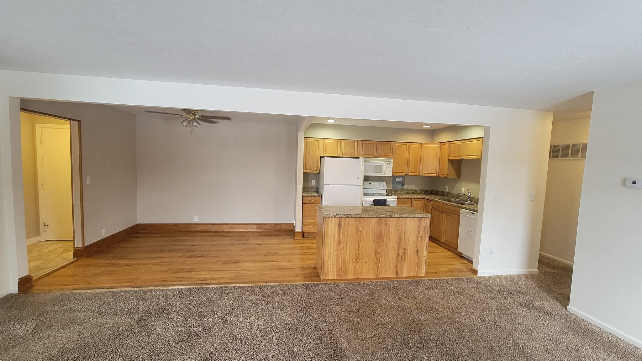 2107 Glouchester Dr Lyndhurst, OH 44124 – photo 2