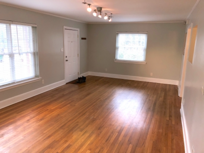 Building Photo - 1016 Hickory Nut St