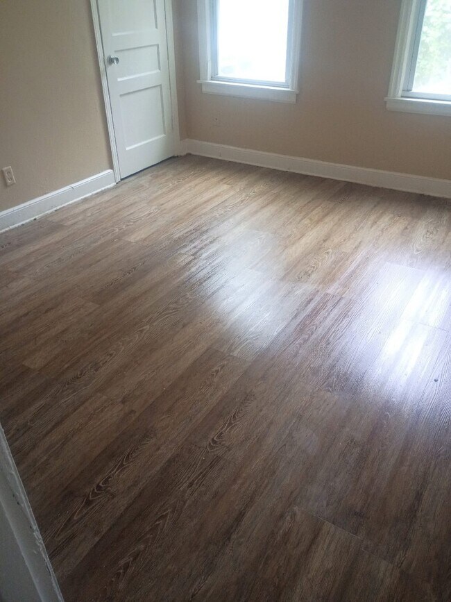 Foto del edificio - 1125 W Lexington Cir