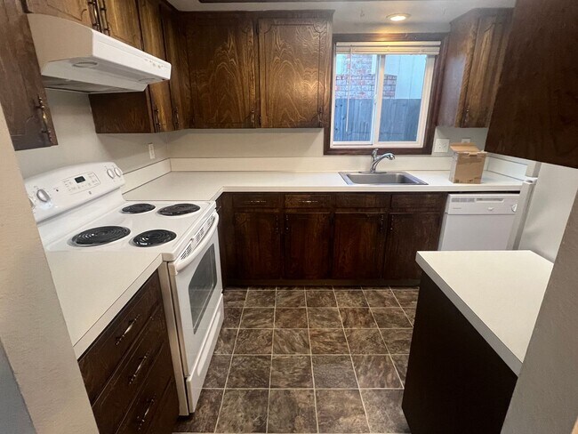 Building Photo - 3 Bedroom Ranch