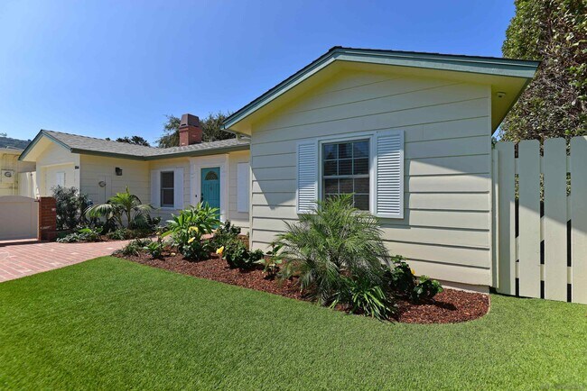 Building Photo - 8144 La Jolla Shores Dr