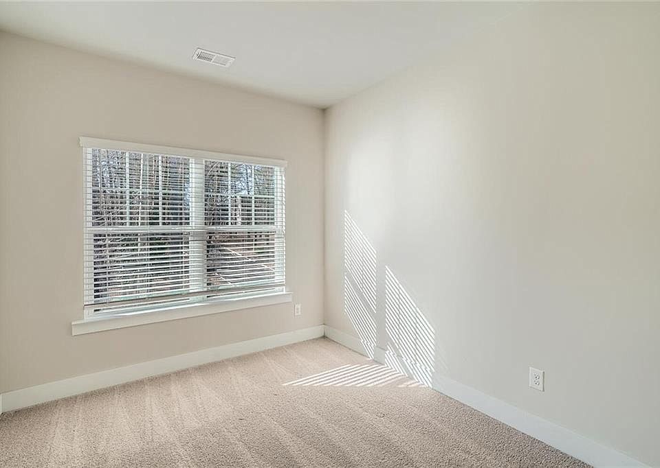 Primary Photo - 3790 Oxford Cir