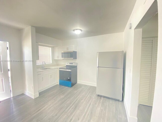 Foto del edificio - 2150 NW 24th St