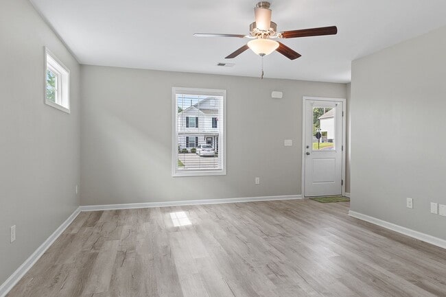 Entrance - 207 Royal Way