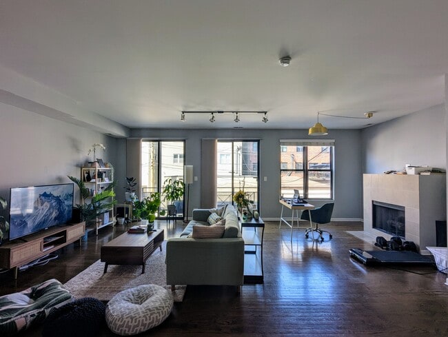 Building Photo - 2518 N Willetts Ct