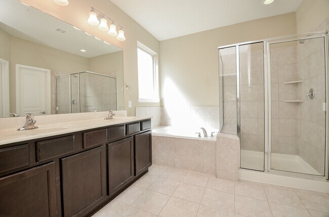 Foto del edificio - 6418 Burgess Heights Ln